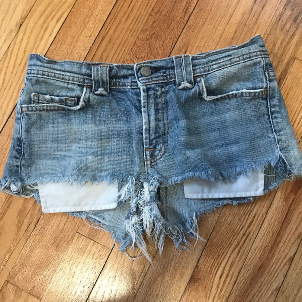 Ripped jean shorts ✨